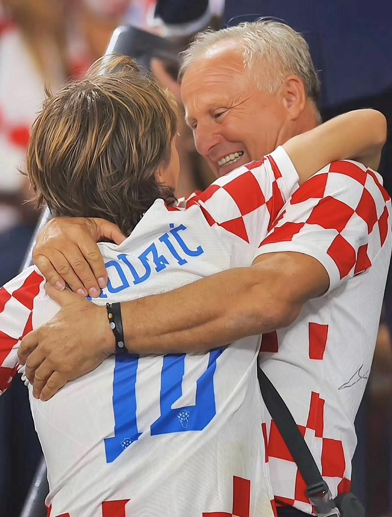 中足联纪律道德准则：球迷歧视行为将使俱乐部至少被罚50万元