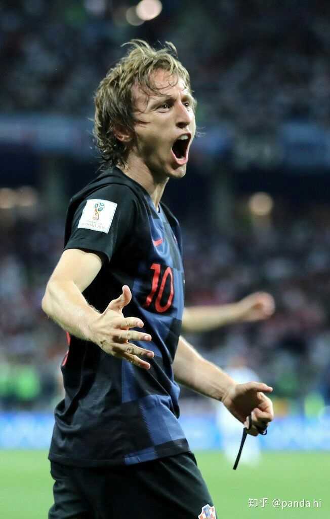 刘若钒庆祝海港队夺冠：人生第一个中超冠军🏆