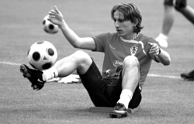 决战时刻梦游！康宁汉姆15中5得到17分7篮板7助攻