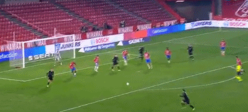 梅西小时候铃声响了不回教室，老师批评他：马拉多纳只有一个