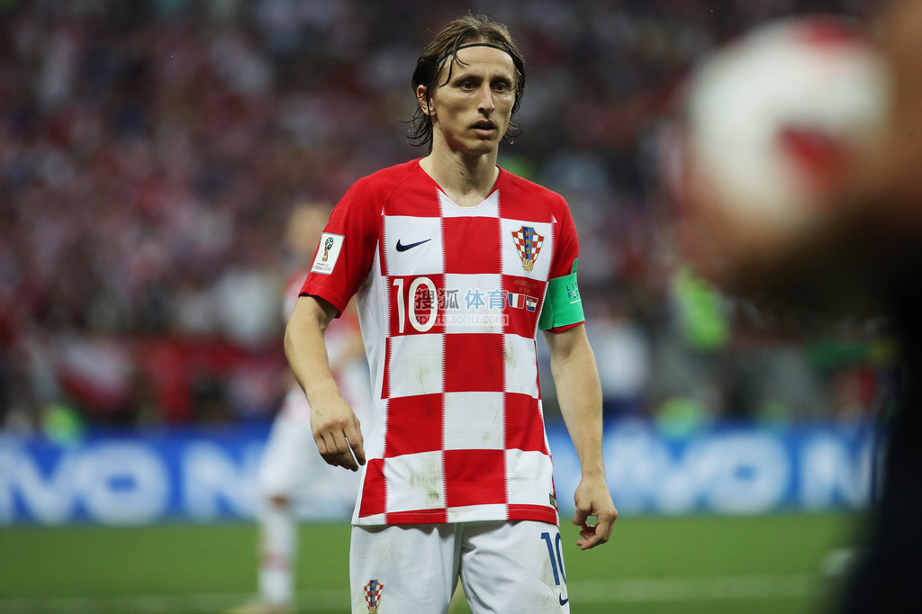 意甲战报：普利西奇梅开二度，米兰让二追三3-2逆转都灵